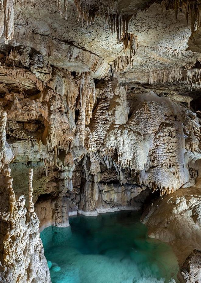 Natural Bridge Caverns